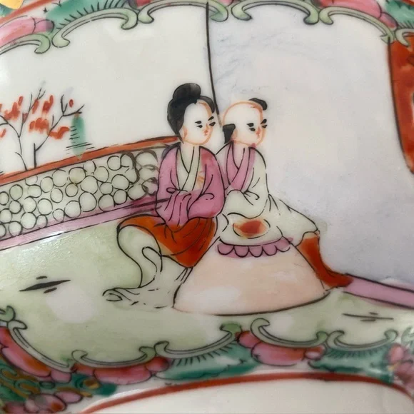 Late 20th century Rose Medallion large bowl, 9” across, Made in Japan/Hong Kong - Picture 4 of 16